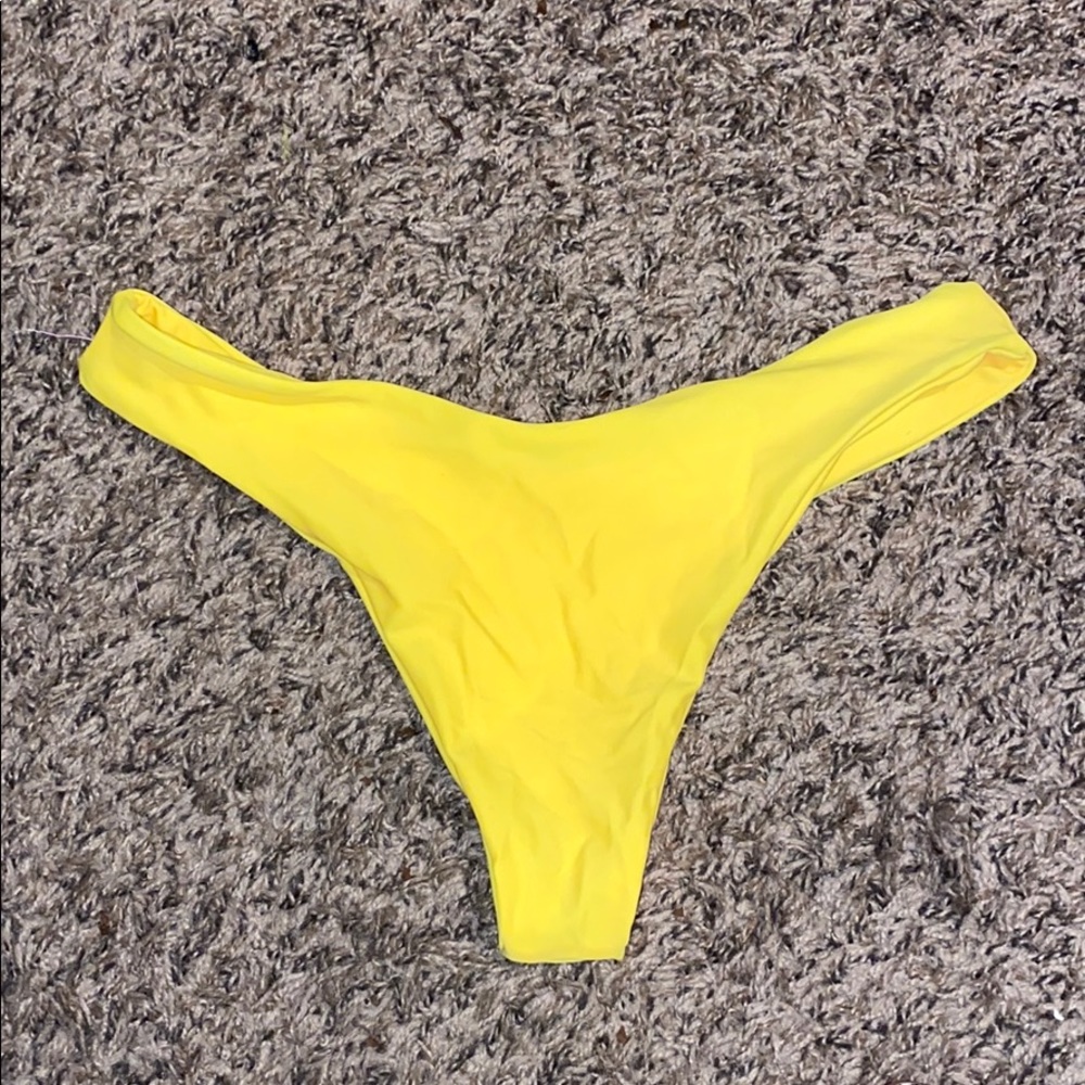 Cheeky yellow bikini bottoms